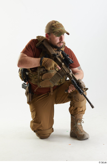 Luis Donovan Contractor Pose 3 aiming gun kneeling whole body…